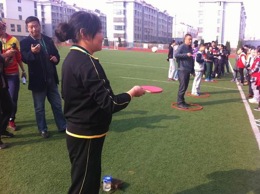 老师在颠球